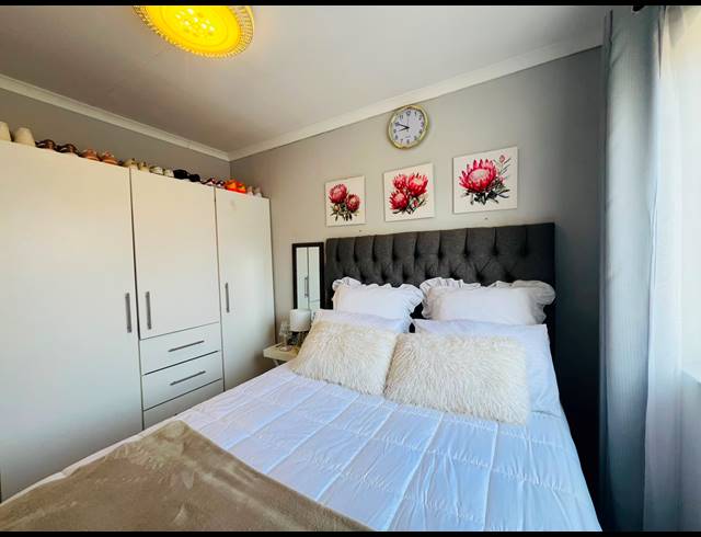 2 BEDROOM APARTMENT FOR SALE IN NEWLANDS EAST